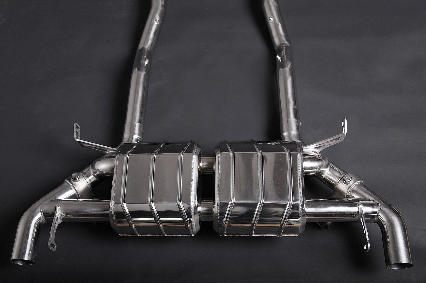Aston Martin V12 - Valved Muffler image 3