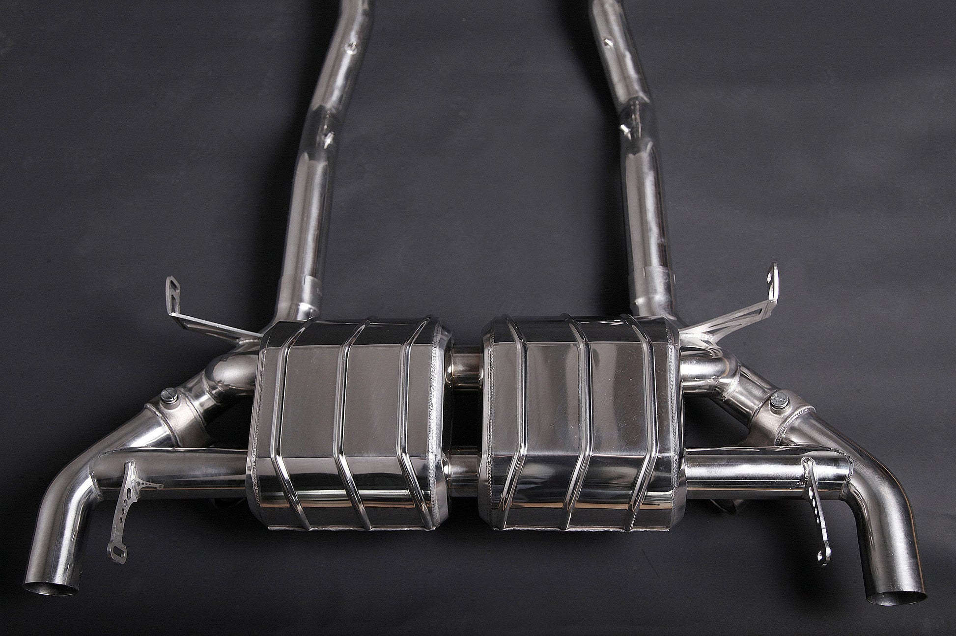 Aston Martin V12 - Valved Muffler image 3